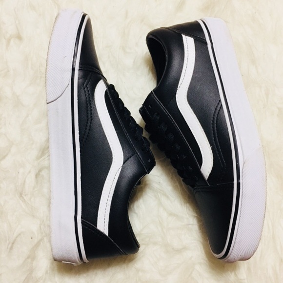 Vans Shoes - 💥Vans Old Skool Sneakers